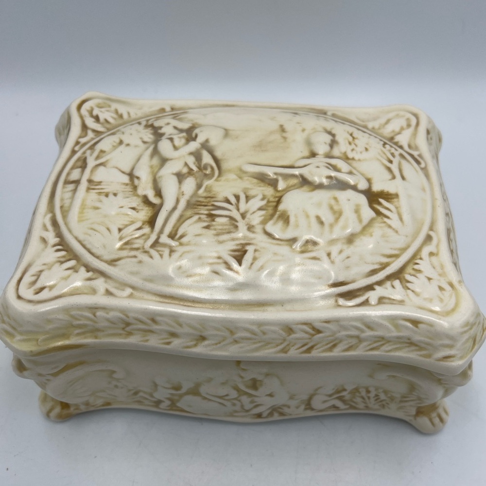 Vintage Ceramic Trinket Box